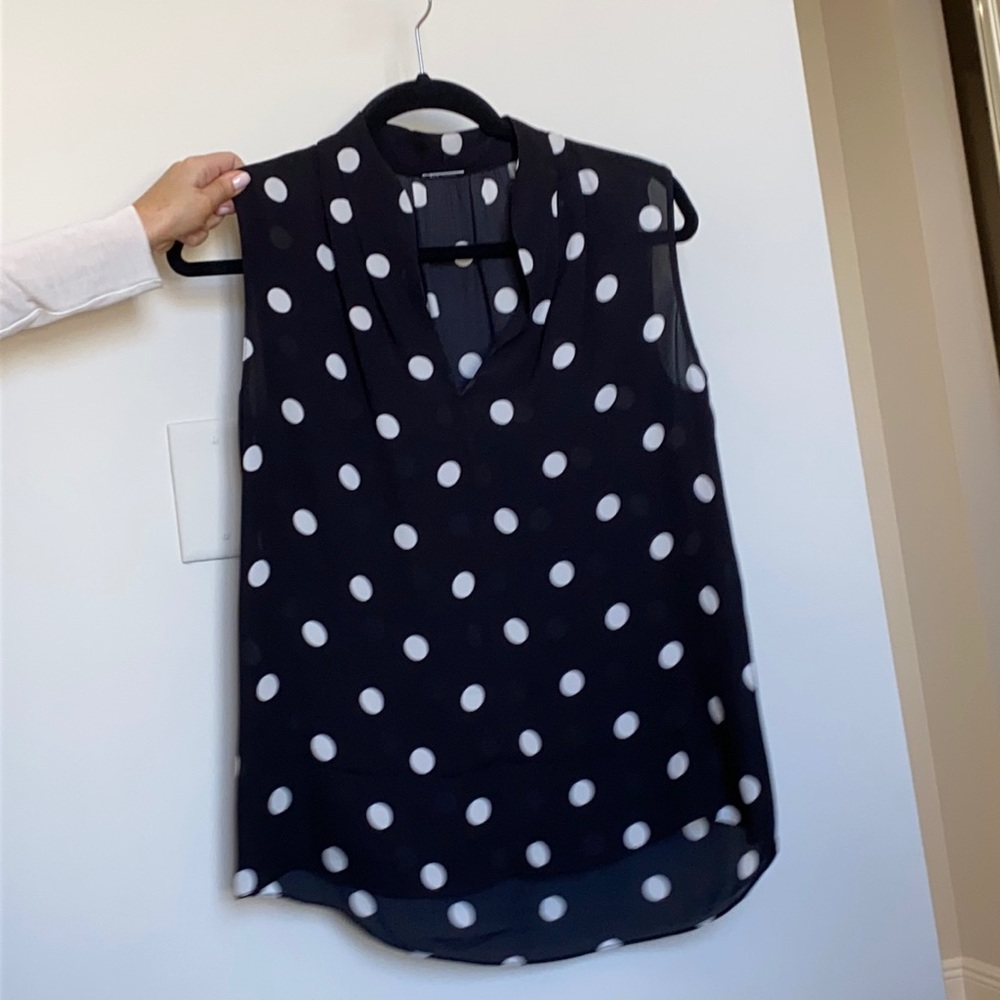 Sleeveless blouse, polka dot